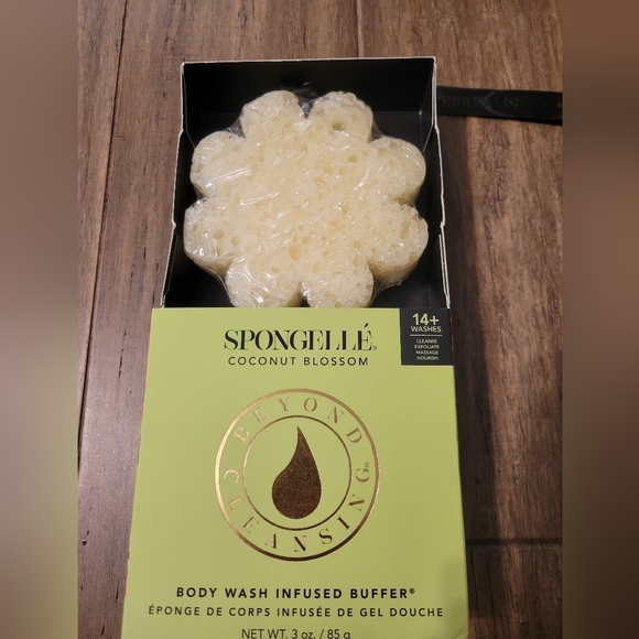 NWT Spongelle Body Wash Infused Buffer - Picture 3 of 4